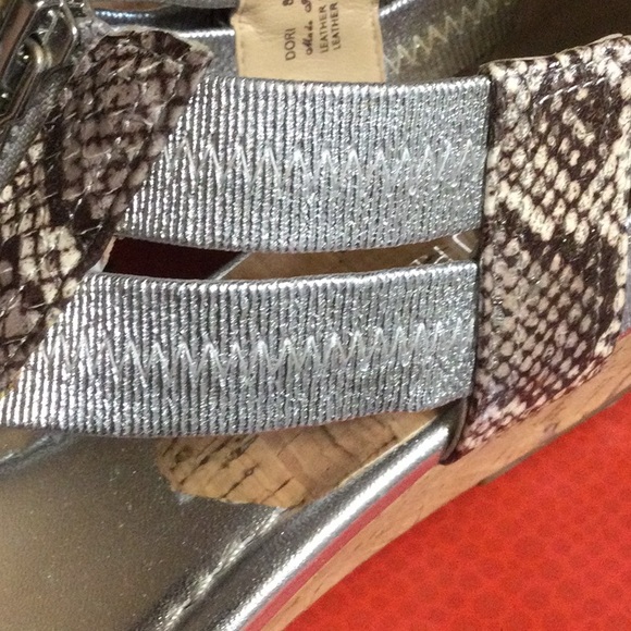 Donald J. Pliner Silver Metallic Snake Print Sandal Size 8 very gently worn - Picture 13 of 15